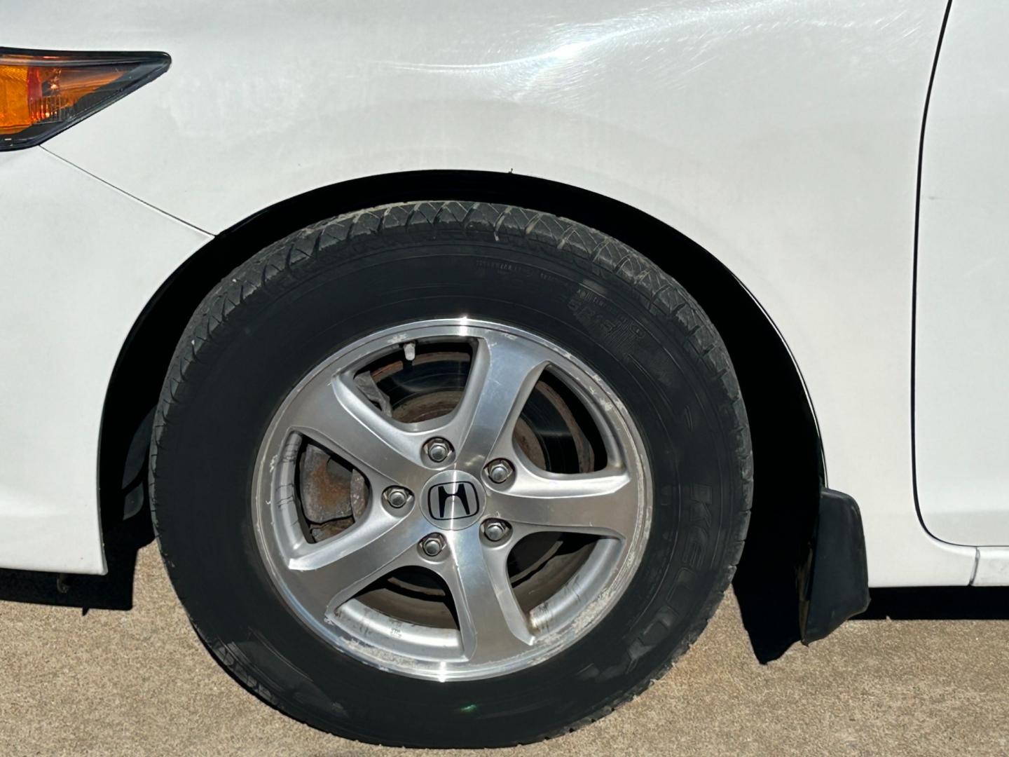 2012 White /Gray Honda Civic CNG Sedan 5-Speed AT (19XFB5F58CE) with an 1.8L L4 SOHC 16V CNG engine, 5-Speed Automatic transmission, located at 17760 Hwy 62, Morris, OK, 74445, (918) 733-4887, 35.609104, -95.877060 - 2012 HONDA CIVIC 1.8L FWD DEDICATED CNG (COMPRESSED NATURAL GAS) VEHICLE. FEATURES REMOTE KEYLESS ENTRY, POWER LOCKS, POWER WINDOWS, POWER MIRRORS, MANUEL SEATS, AM/FM RADIO, CD PLAYER, USB, AUX, BLUETOOTH FOR HANDS-FREE CALLING, 12V POWER OUTLET, CRUISE CONTROL, TRACTION CONTROL, CLOTH SEATS, 195/6 - Photo#22